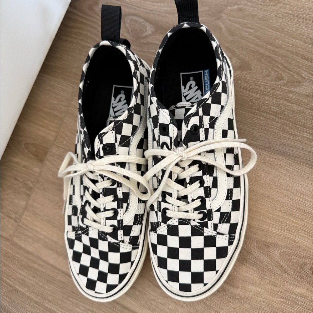 Vans checkerboard lace up shoes - Picture 2 of 13